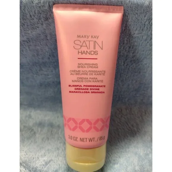 Blissful Pomegranate Satin Hands Pampering Set - Picture 6 of 7